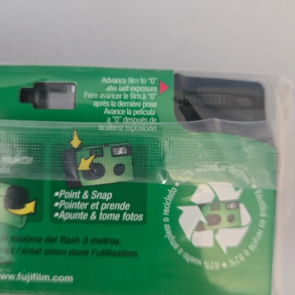 Fujifilm QuickSnap Flash 27 Exposure Disposable 35mm Film Camera Sealed 2009-11